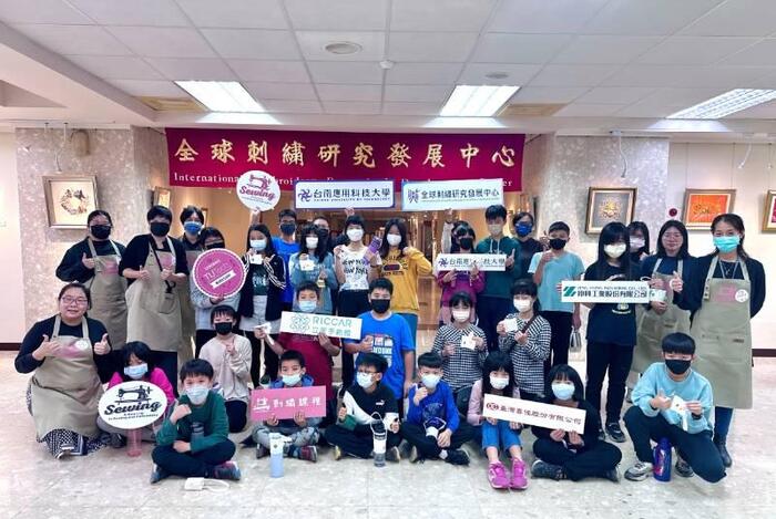 南應大與伸興工業產學合作 聯手創造縫繡新生活圖片