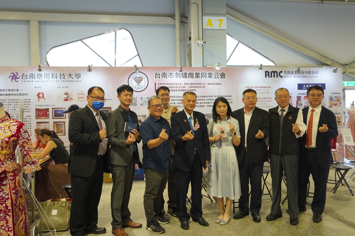 【媒體報導】台南市刺繡商業同業公會攜手南應大USR刺繡團隊出席「2025幸福婚宴嘉年華」圖片